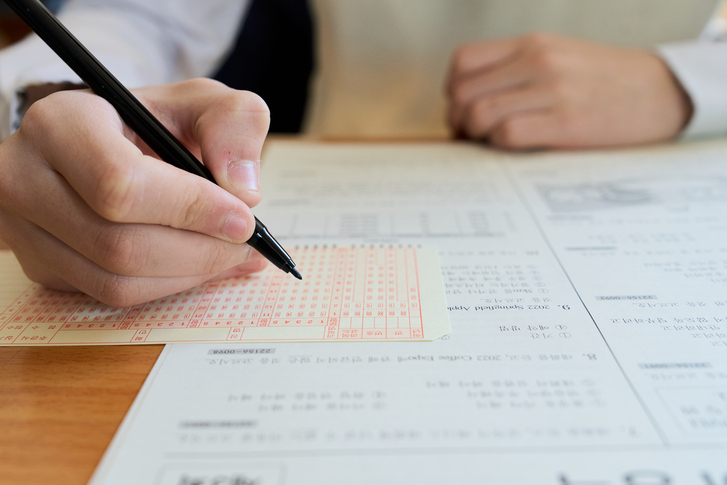 수능을 보는 학생